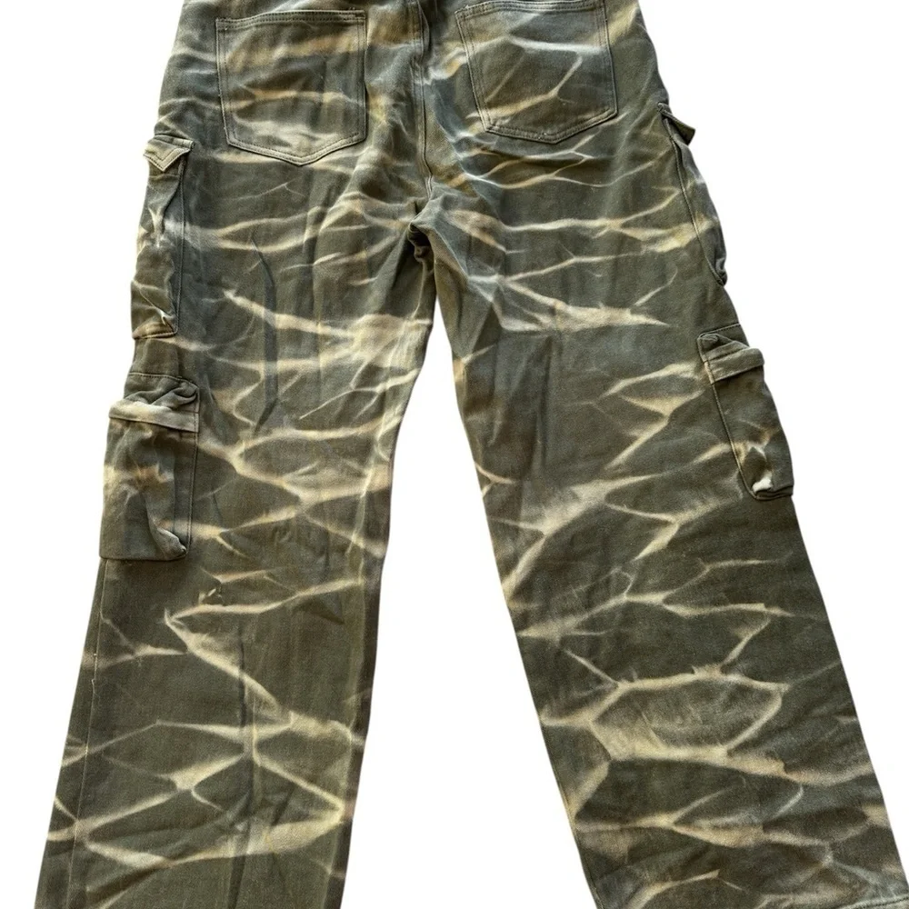 Green and White Cargo Pants​​